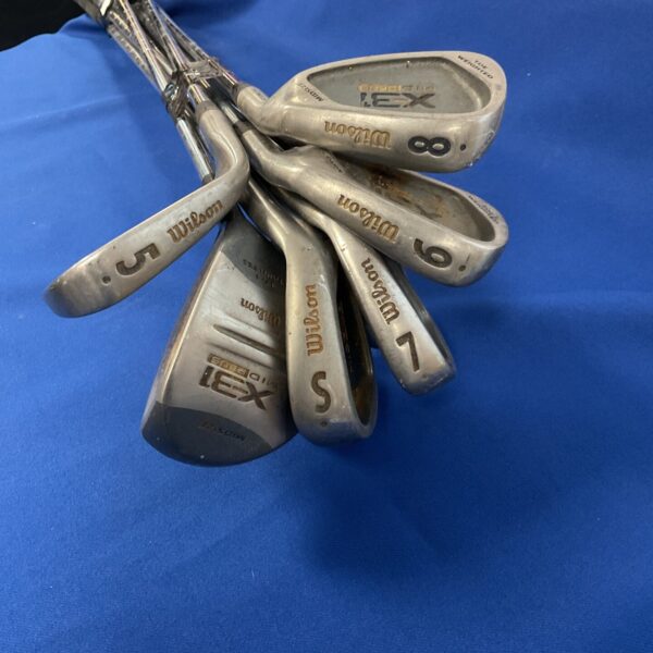 Vintage Wilson ladies golf club set, Lexi model, in good condition.