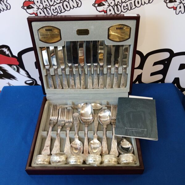 Vintage Viners silver plate 44-piece canteen set in wooden case.