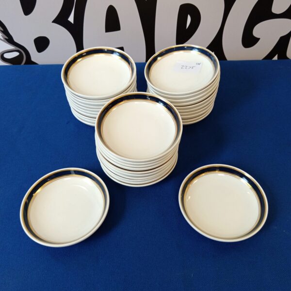 Lot of thirty Royal Doulton British Airways finger bowls displayed together.