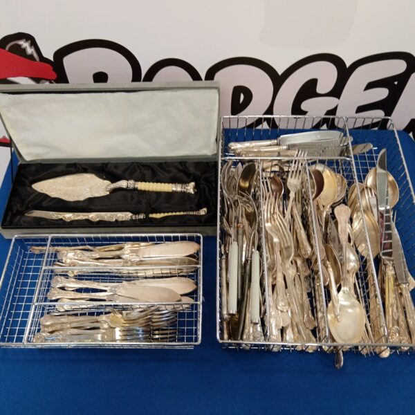 Large lot of vintage Kings Pattern silver plate cutlery.