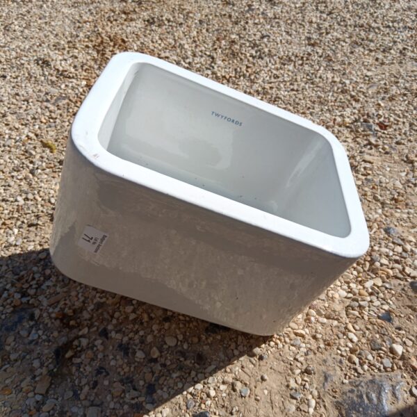 Vintage Twyfords Belfast sink, ceramic farmhouse style.
