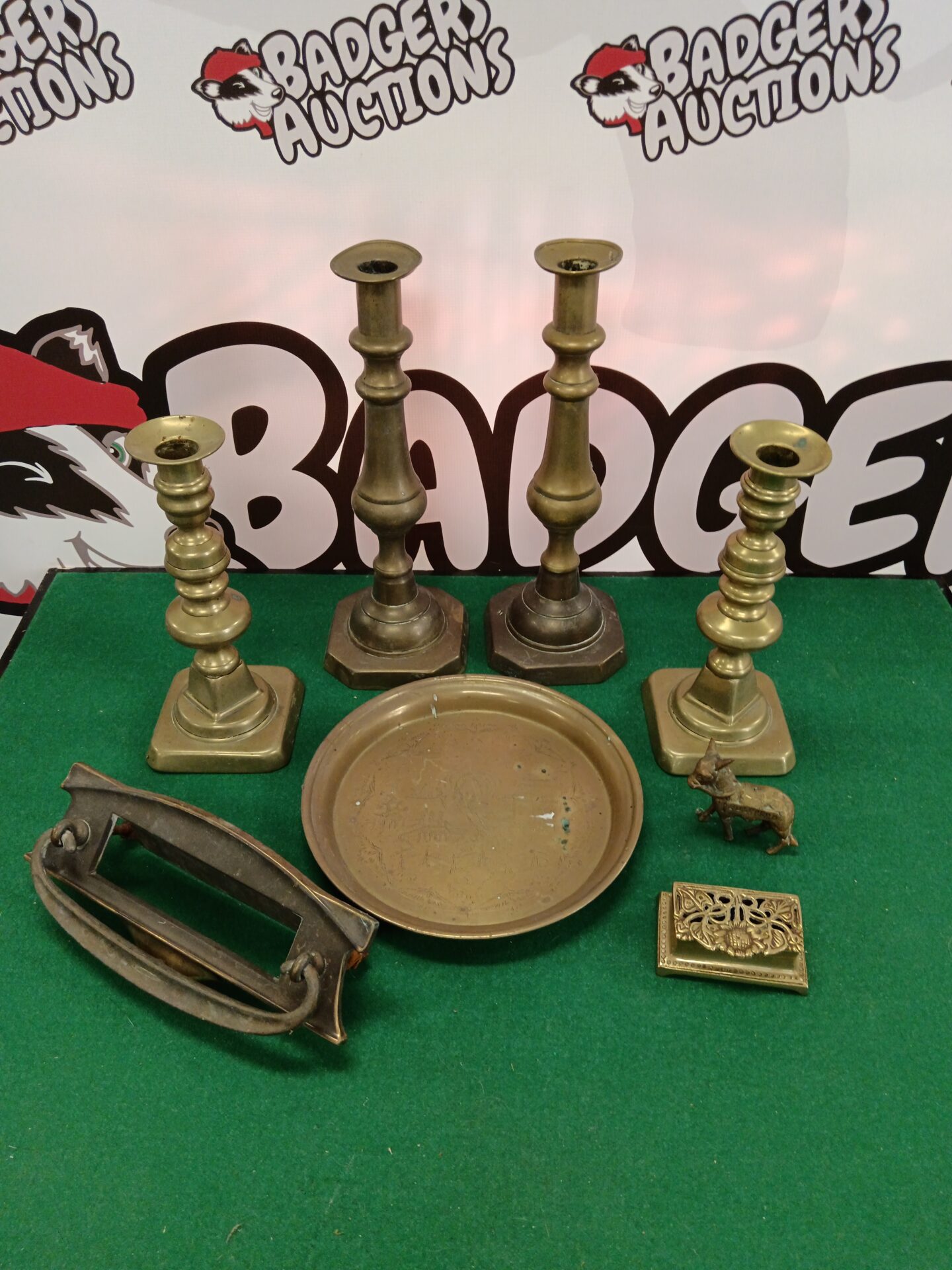 077 Selection of brass including candlesticks & stamp box