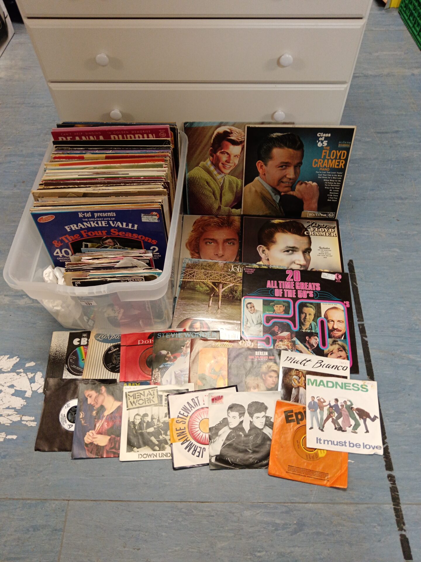 137 Collection of 7″ & 12″ vinyl records