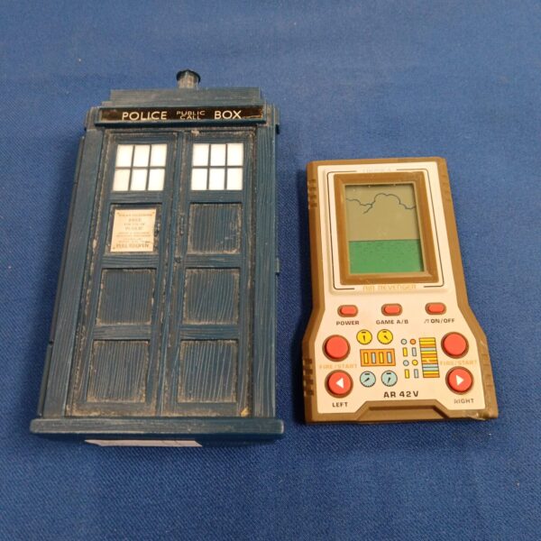 Vintage Doctor Who handheld game featuring the TARDIS.