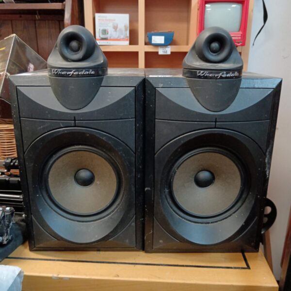 Pair of vintage Wharfdale Modus One bookshelf speakers.