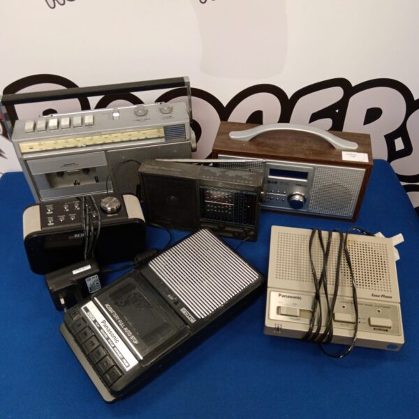 Vintage radio lot including Roberts and Grundig models.