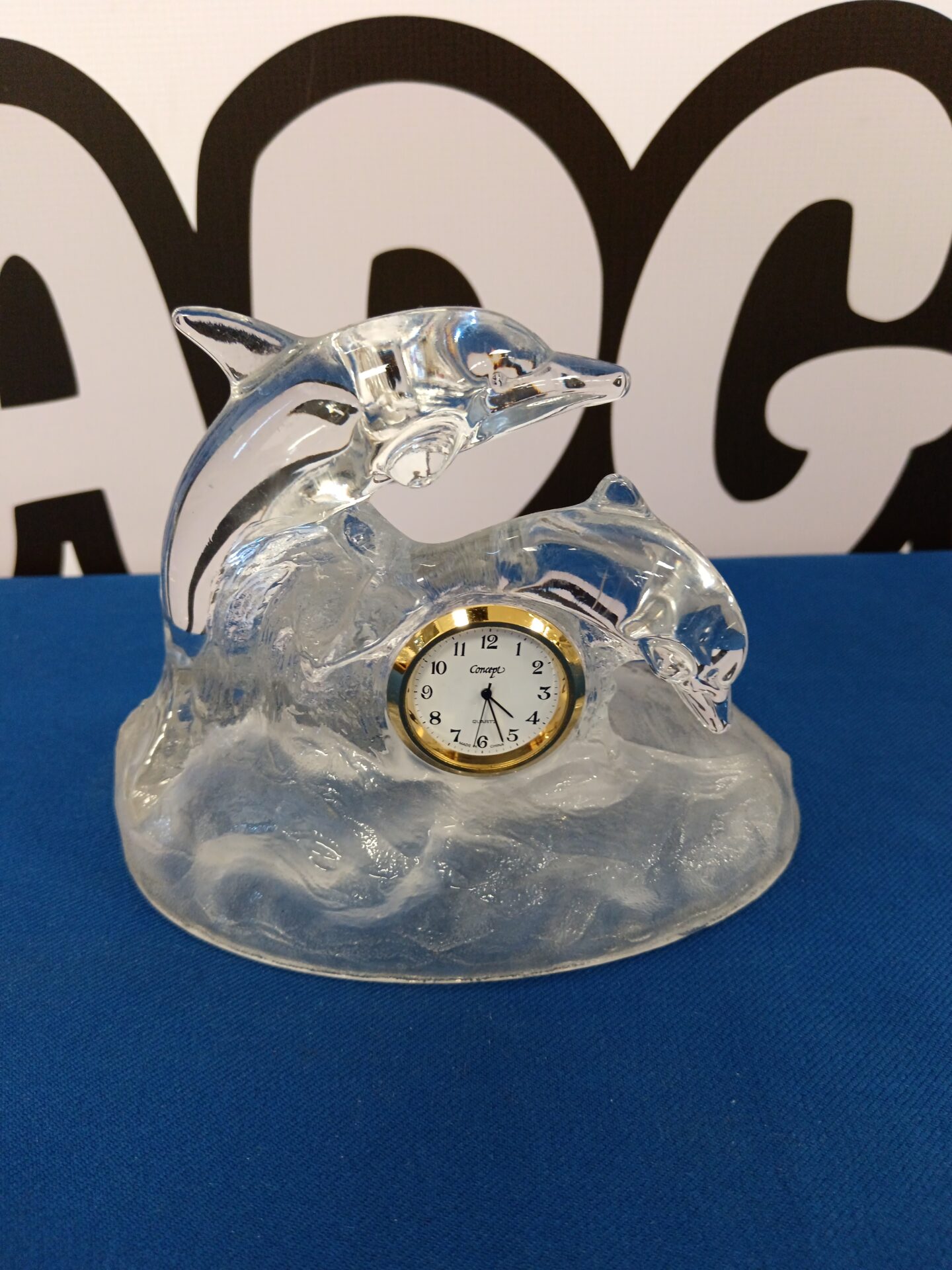 270 Crystal leaping dolphins concept quartz clock
