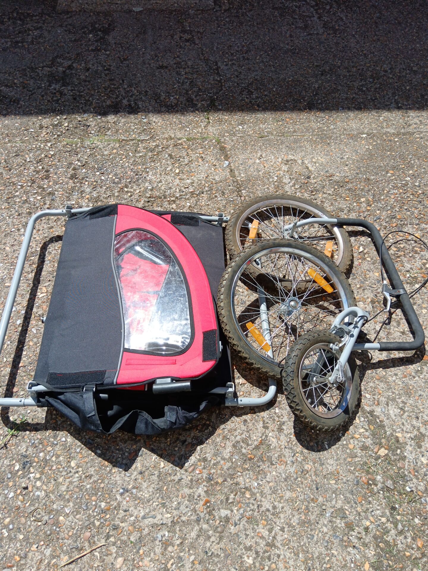 1129 Bike towing child’s buggy