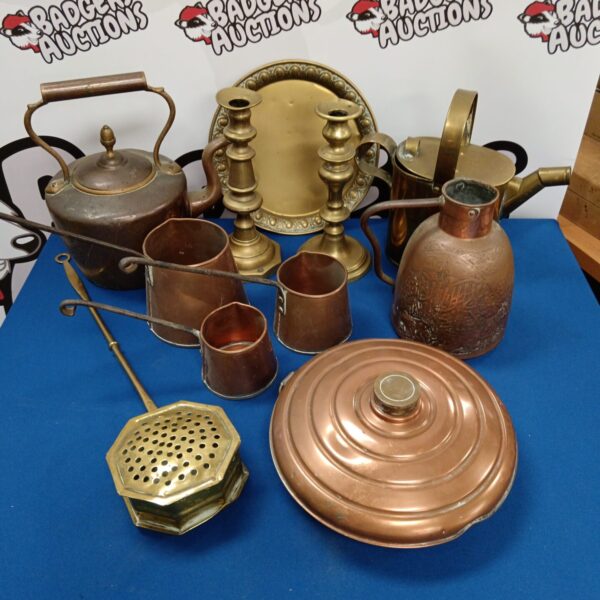 Vintage mixed lot of copper and brass items for collectors.