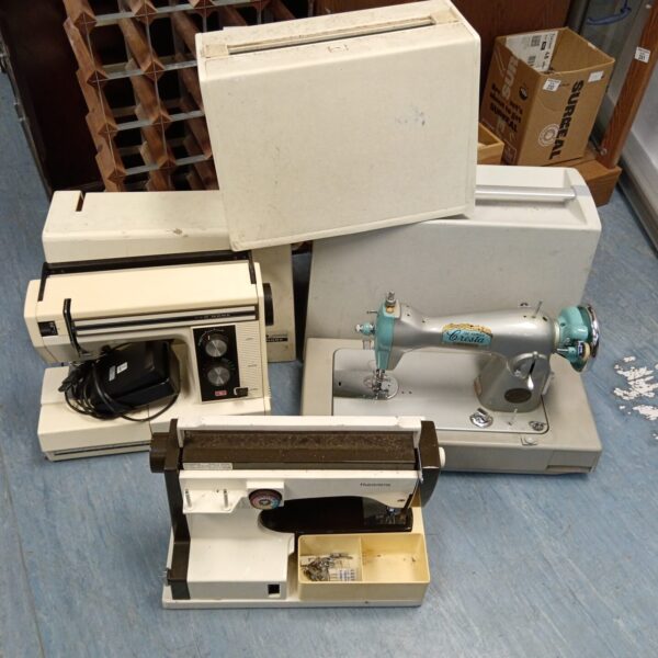 Vintage sewing machines lot including Cresta, New Home & Husqvarna.