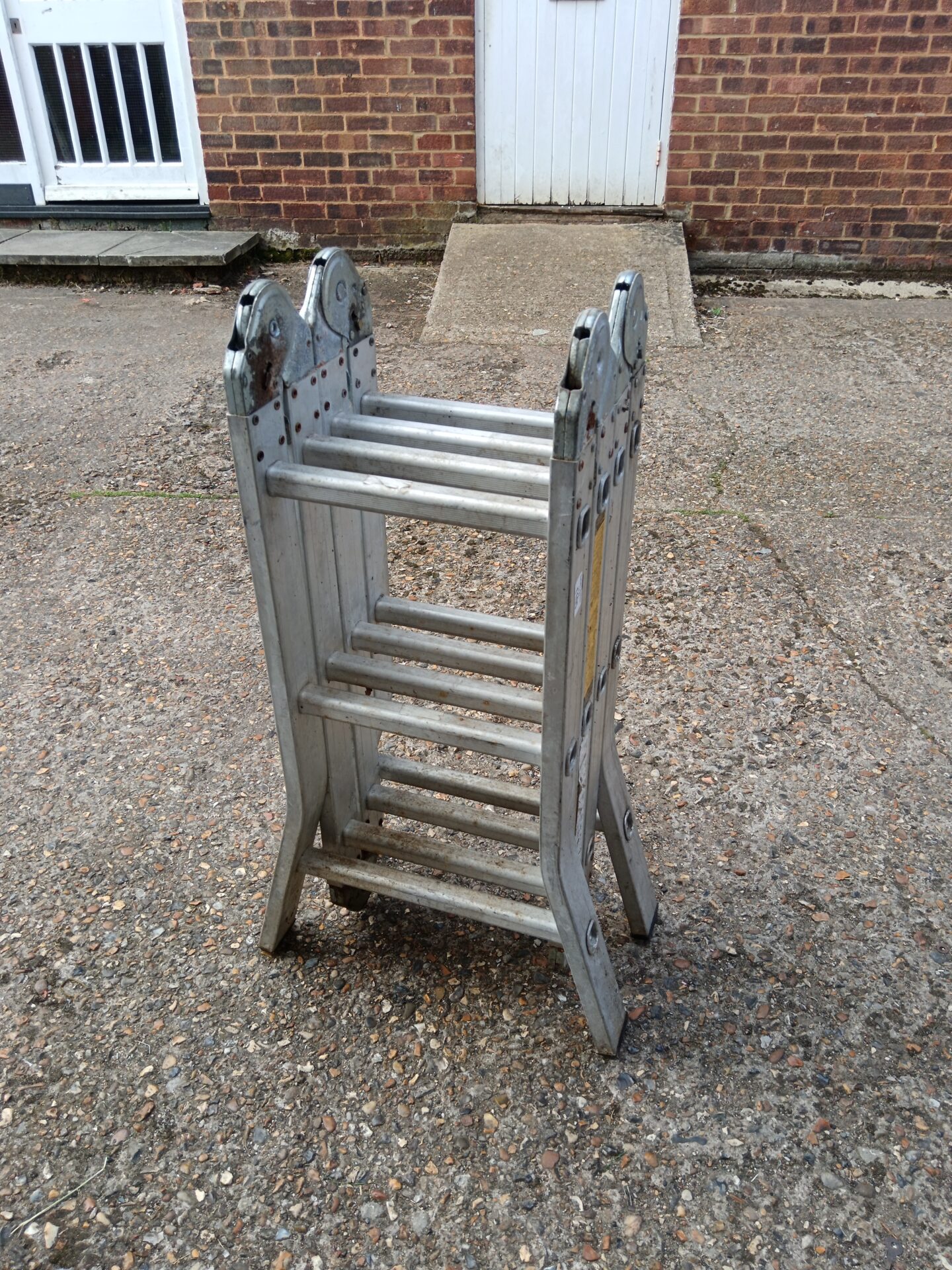 1105 Folding aluminium ladder