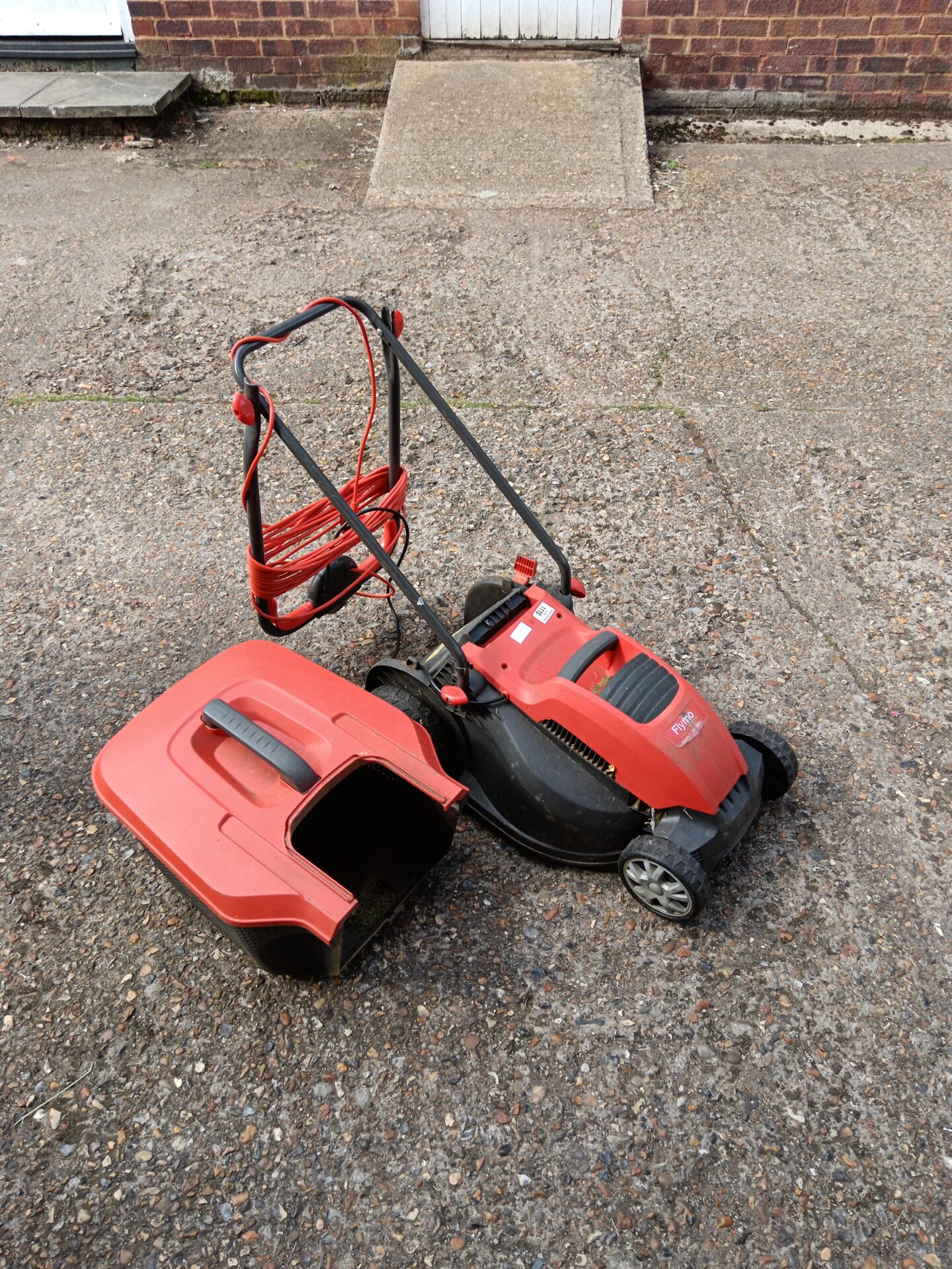 1110 Flymo speedi mo 360c electric lawnmower