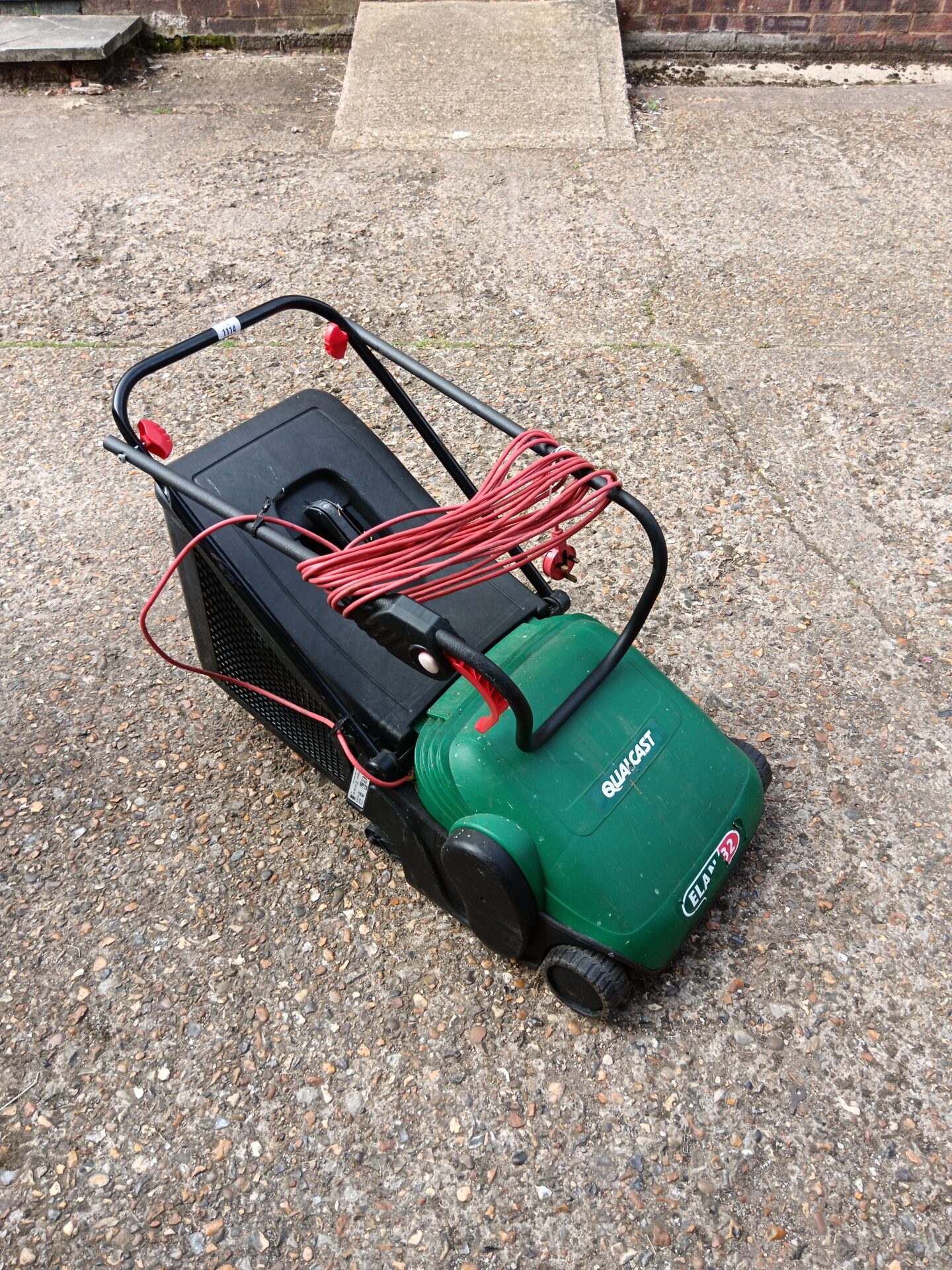 1114 Qualcast elan 32 electric lawnmower working