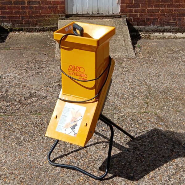 Alko Dynamic garden chipper for reducing garden waste.