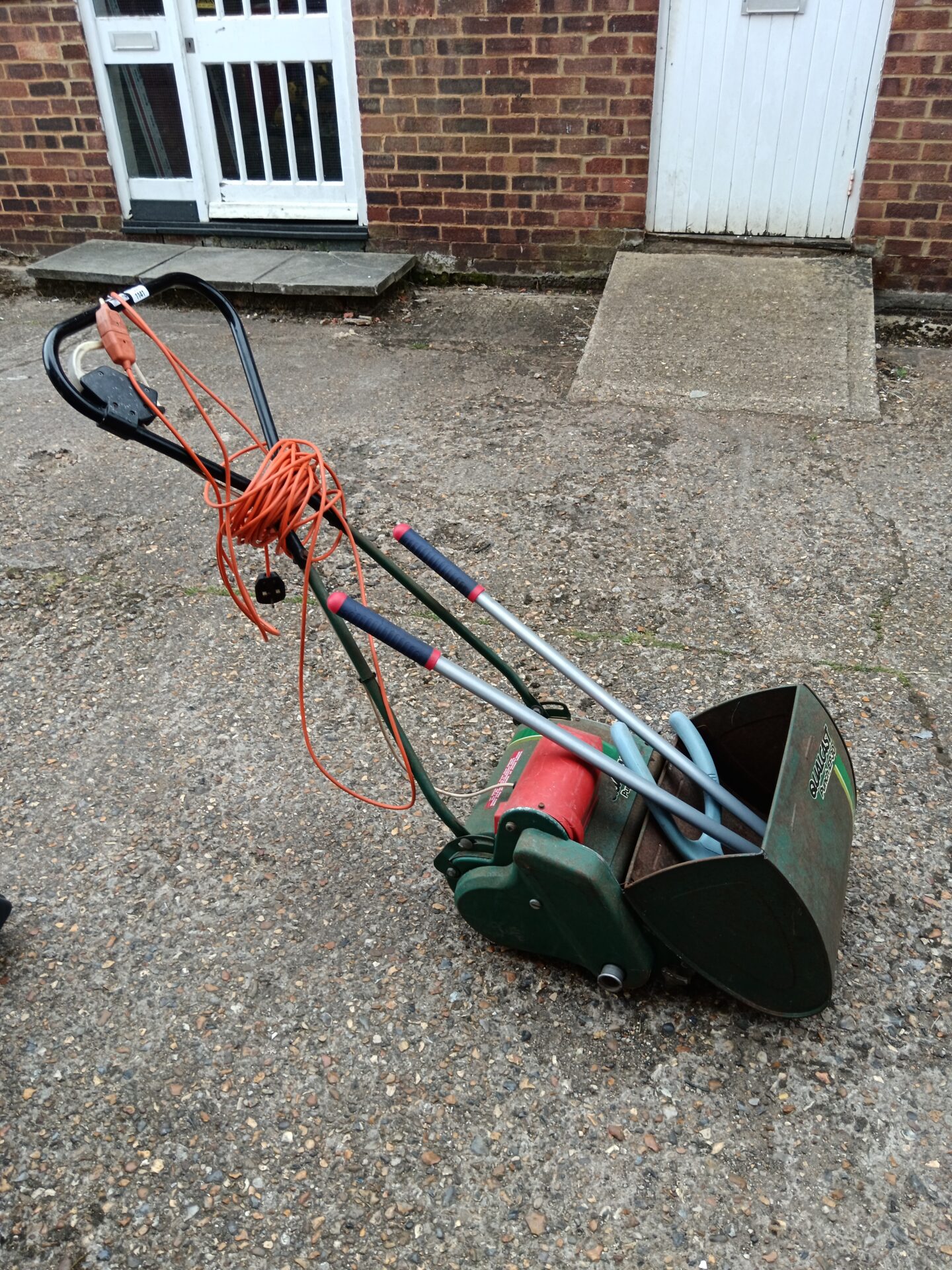 1141 Qualcast punch ep30 electric lawnmower & shears