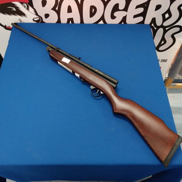 Used SMK XS78 CO2 air rifle with wooden stock.