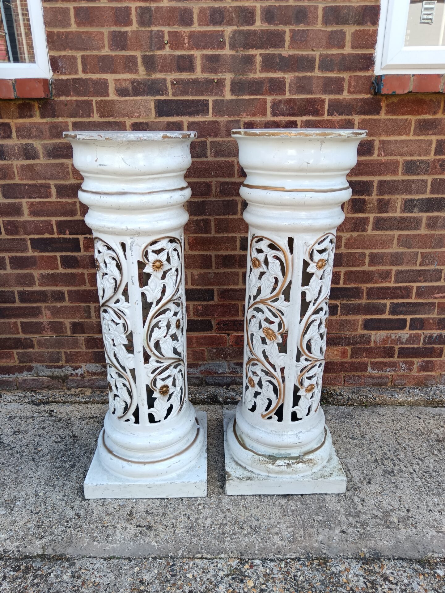 1124 Pair of 4ft fibreglass decorative plinths