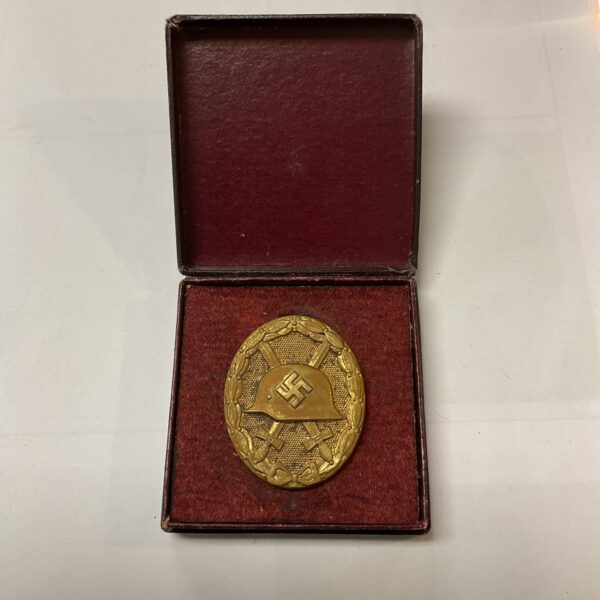 Front view of the German Wound Badge L/14 in its red velvet case.