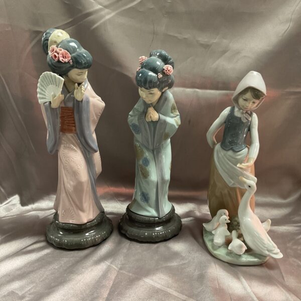 Vintage Lladro porcelain figures of two elegant oriental ladies.