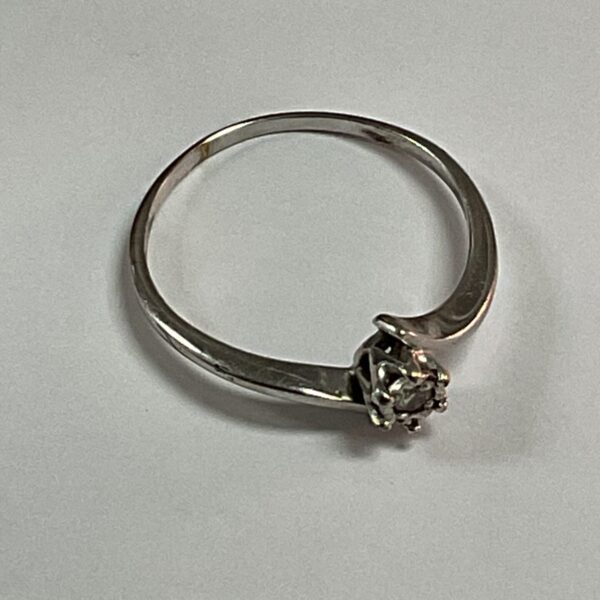 Elegant 9ct white gold diamond solitaire ring, size N.