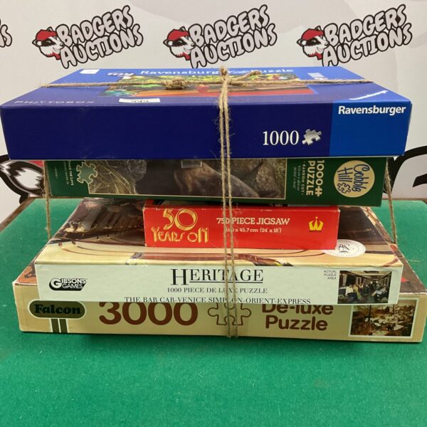 Ravensburger 1000 piece jigsaw puzzle in box.