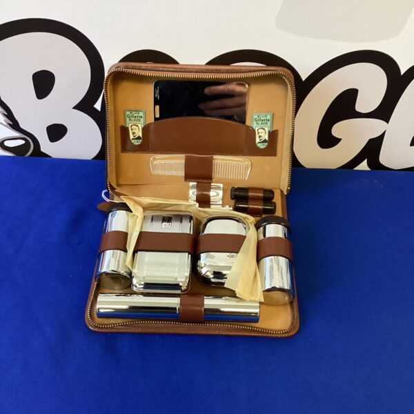 Vintage Gillette gentlemans shaving set in a leather travel case.