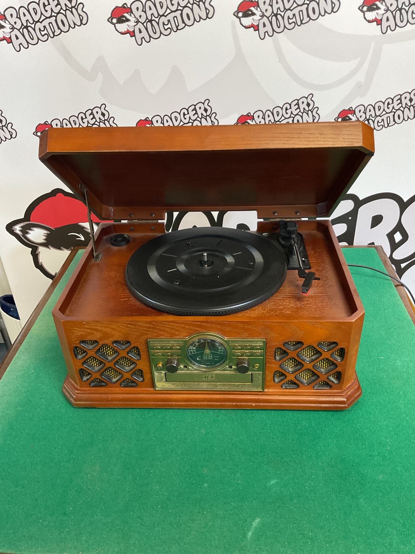101 Vintage effect CD, turntable and radio Zennox