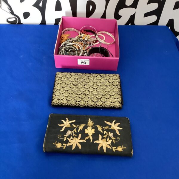 Mixed lot of vintage costume jewellery and elegant clutch bags.