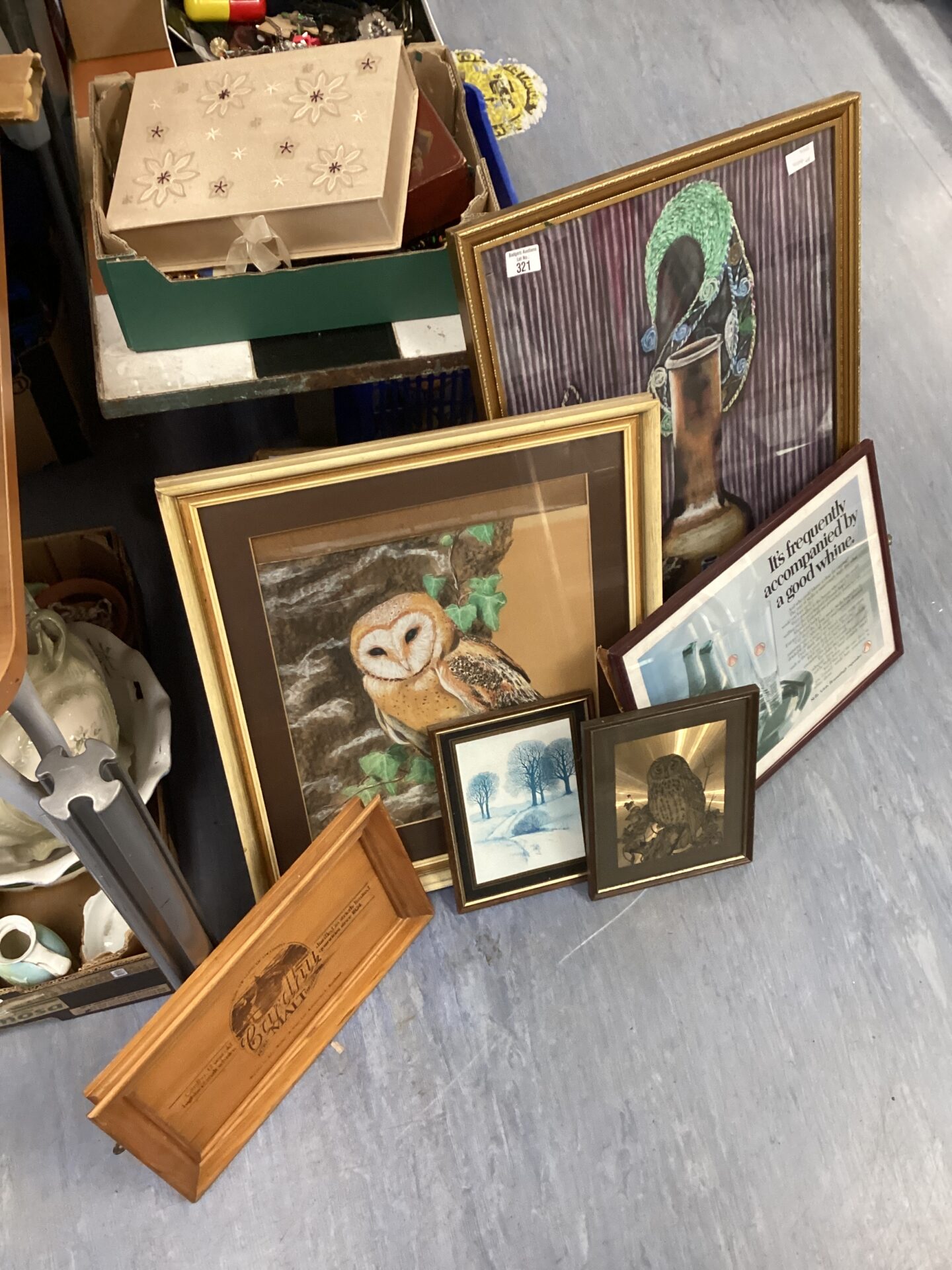 310 Selection of mixed framed prints inc Owls