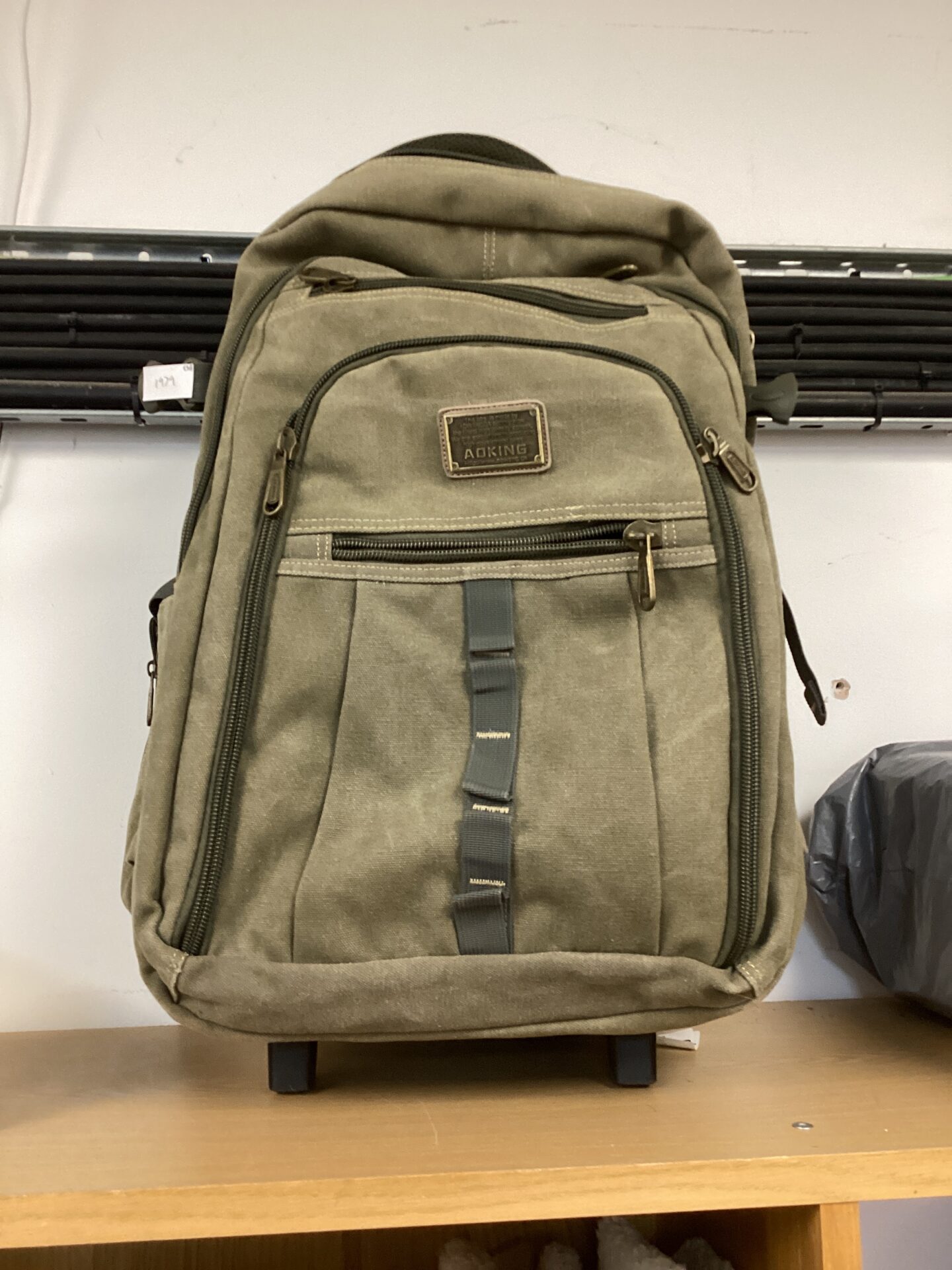 541 Aoking high density canvass wheeled rucksack