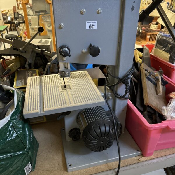 Draper 200mm bandsaw for metal and wood cutting.
