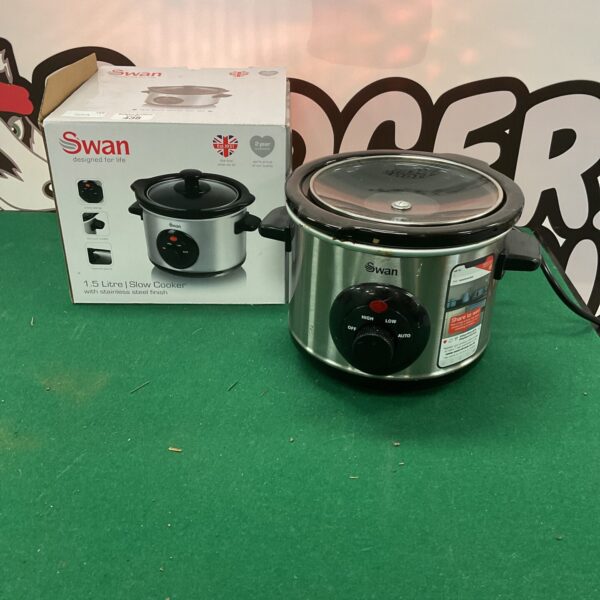 Swan 1.5 litre slow cooker with ceramic pot and lid.