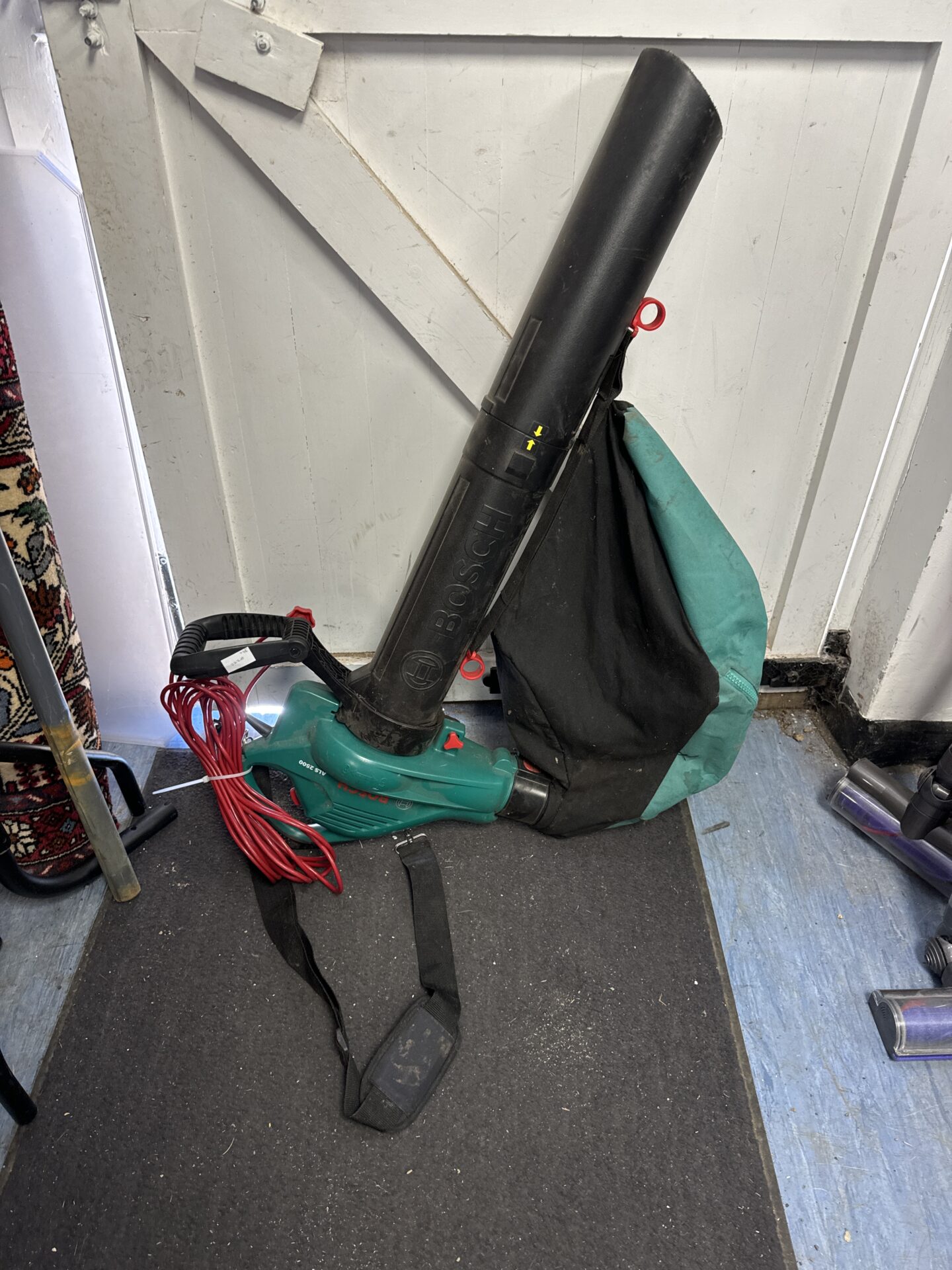 1110 Bosch als 2500 garden vac with bag – working