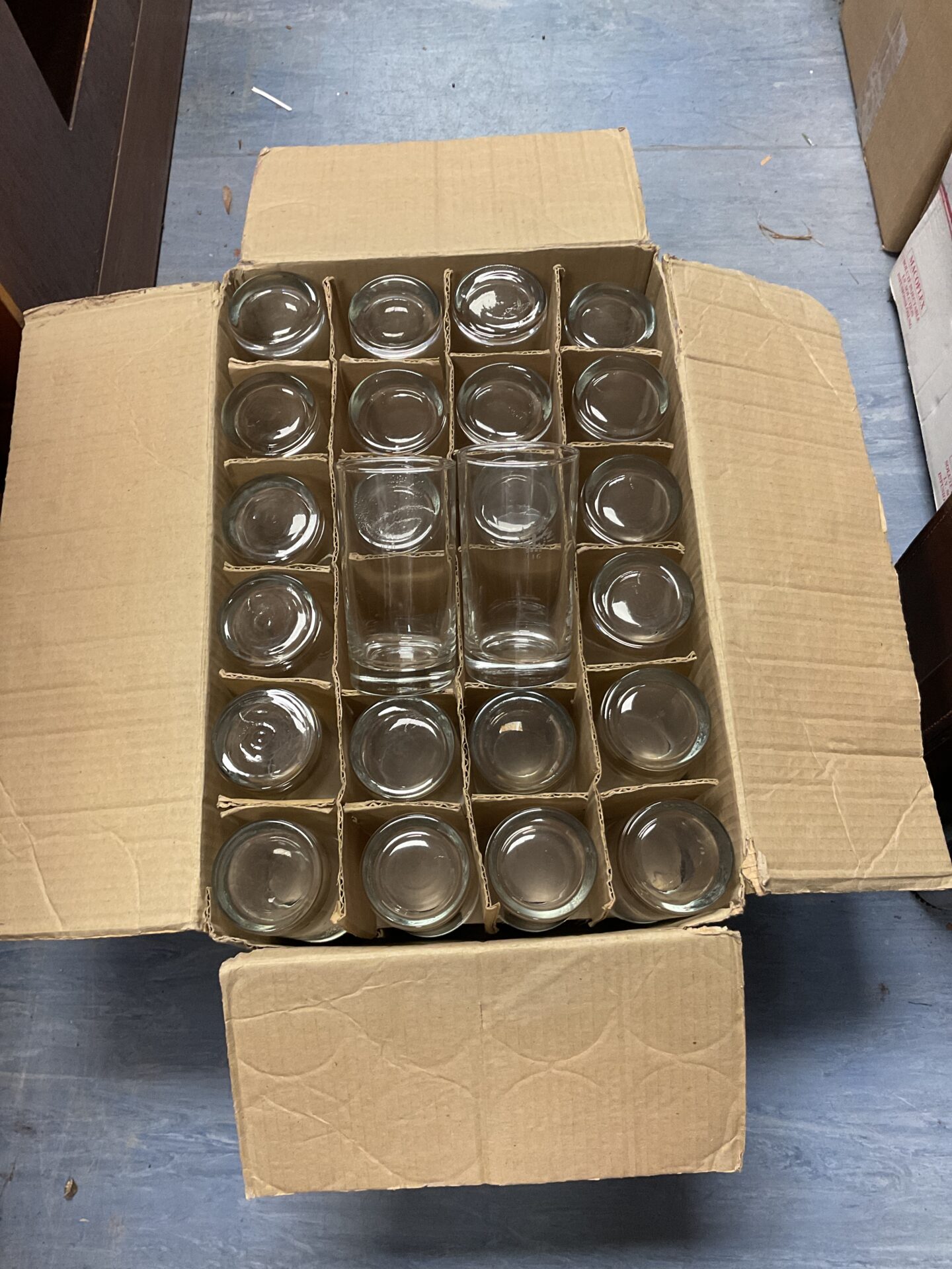 457 Large box of ravenhead company slim jim half pint glasses