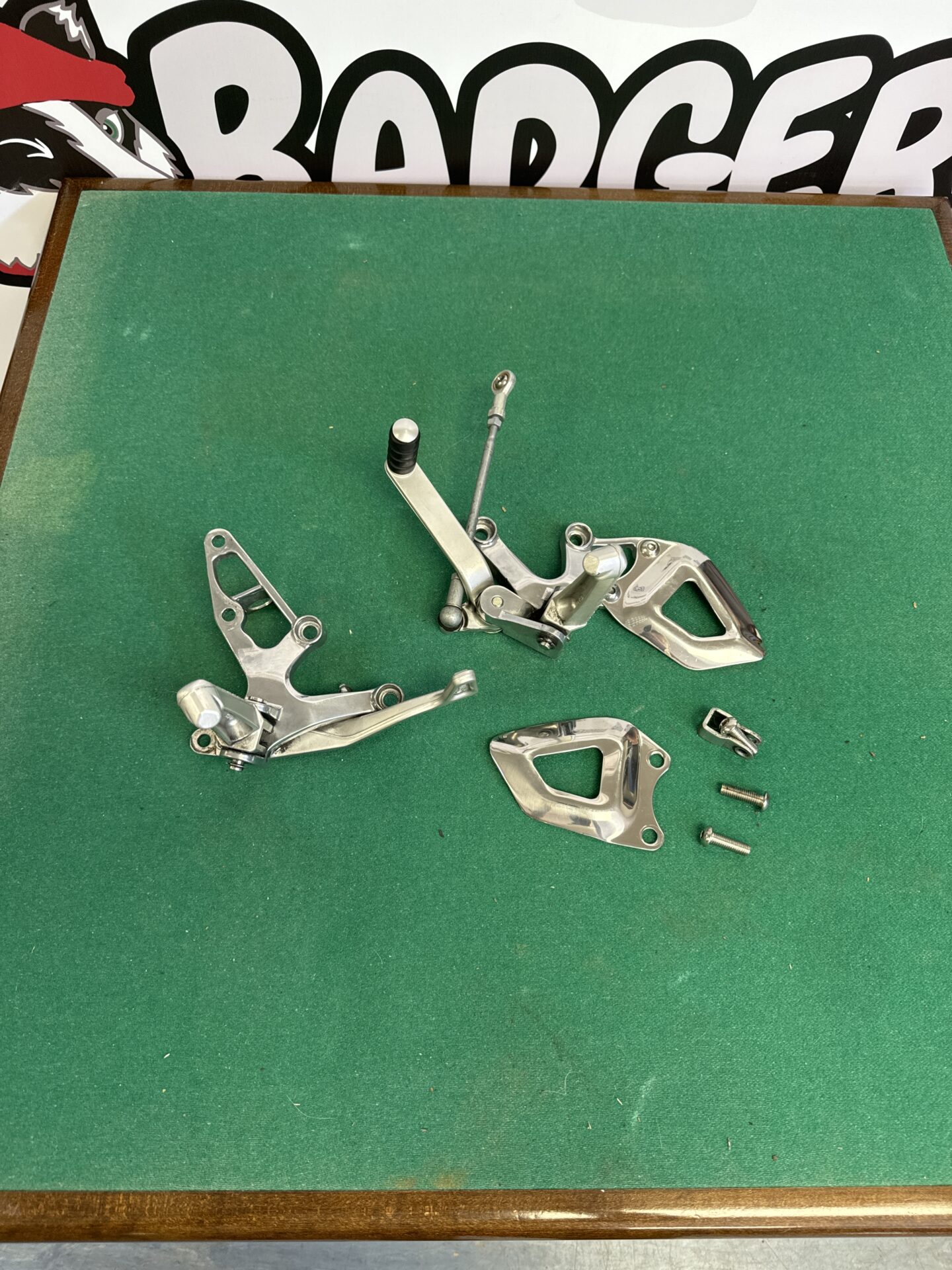 1011 Triumph speed triple gear & brake pedal set