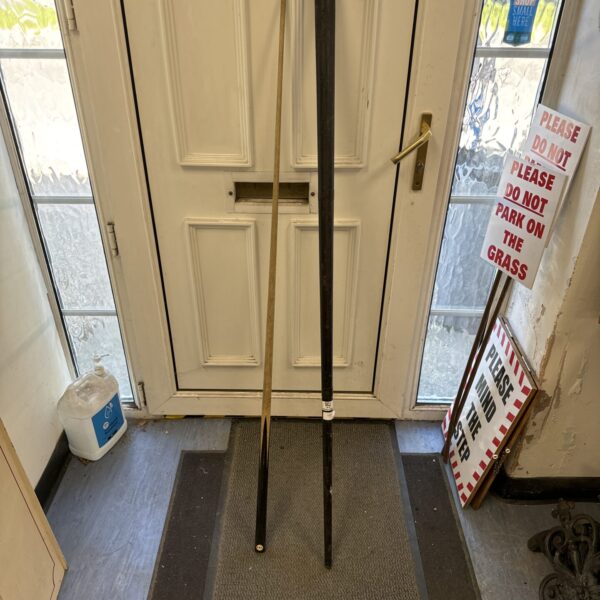 Vintage FR L snooker cue with metal sleeve detail.