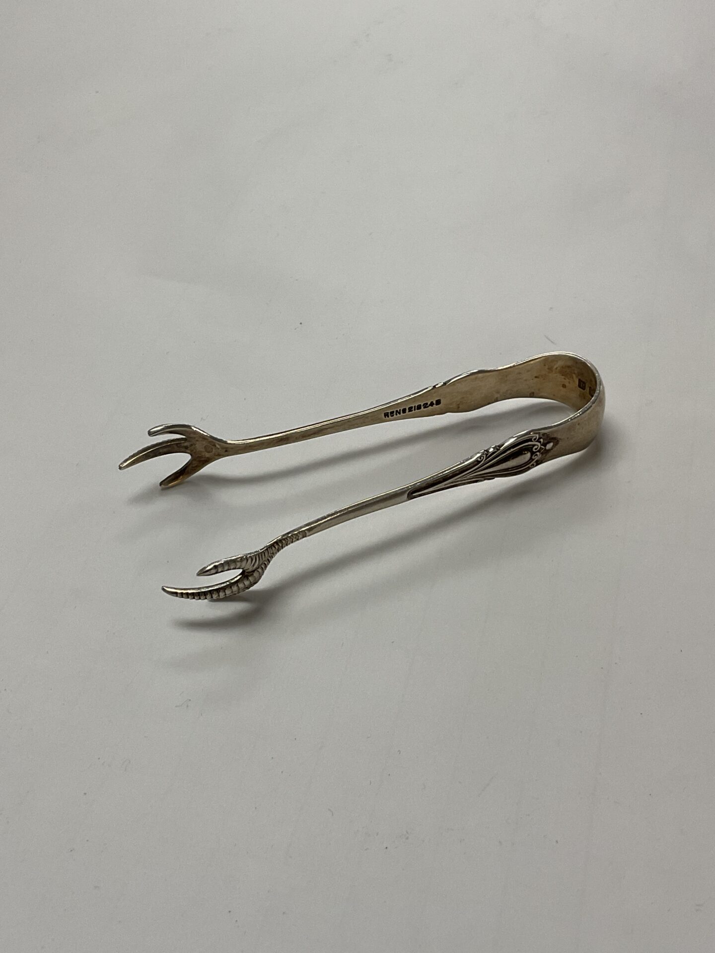 887 Pair of Hallmarked Sterling Silver Claw Sugar Tongs 14.8g