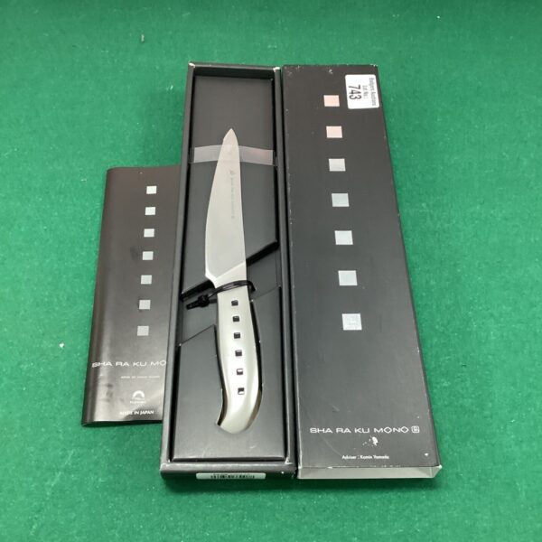 Sha Ra Ku Mono Japanese vegetable knife with a sleek design.