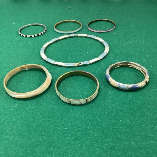 Vintage costume jewellery bracelet lot with marbled acrylic designs.