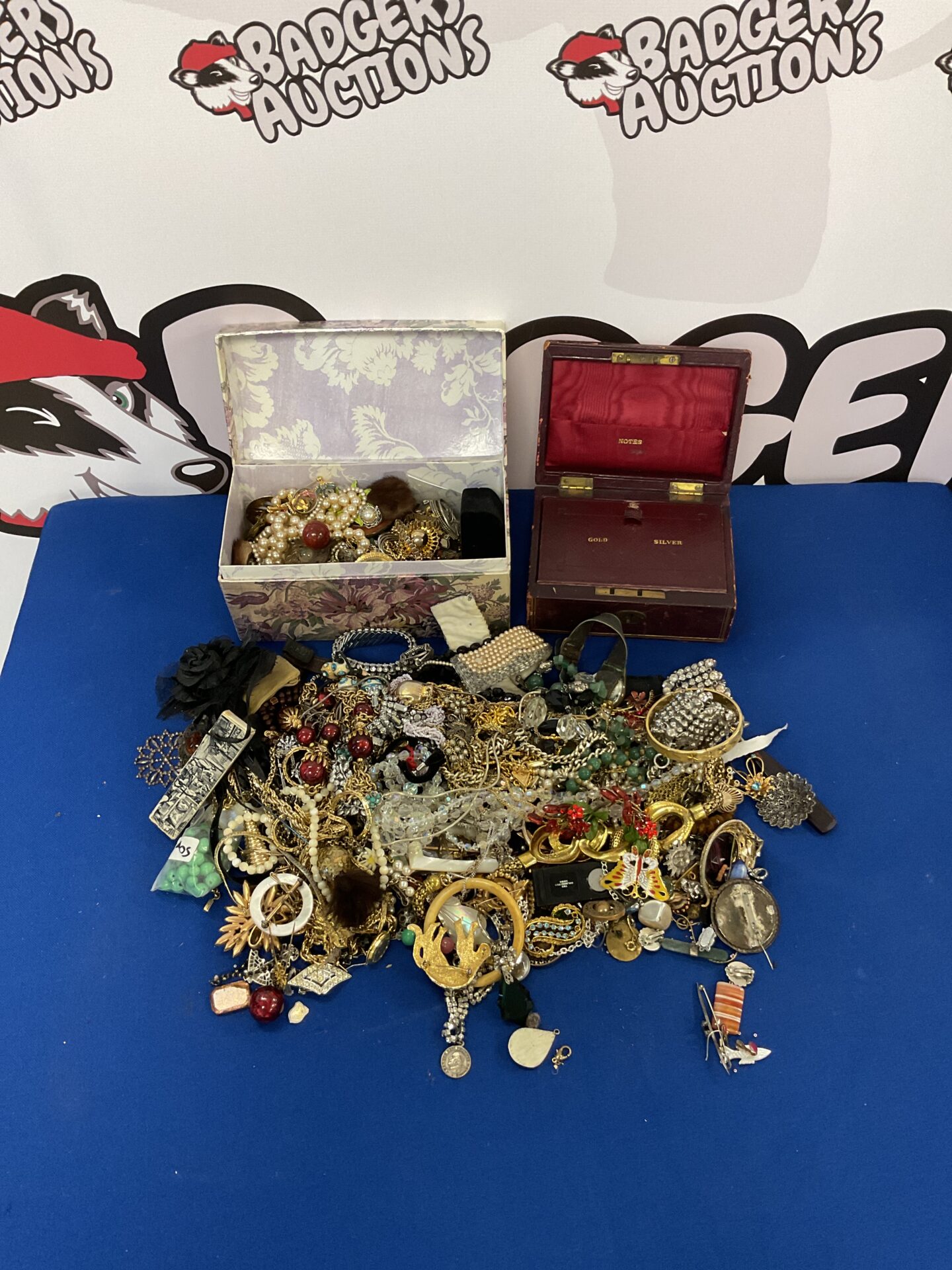 939 Large lot of mixed costume jewellery