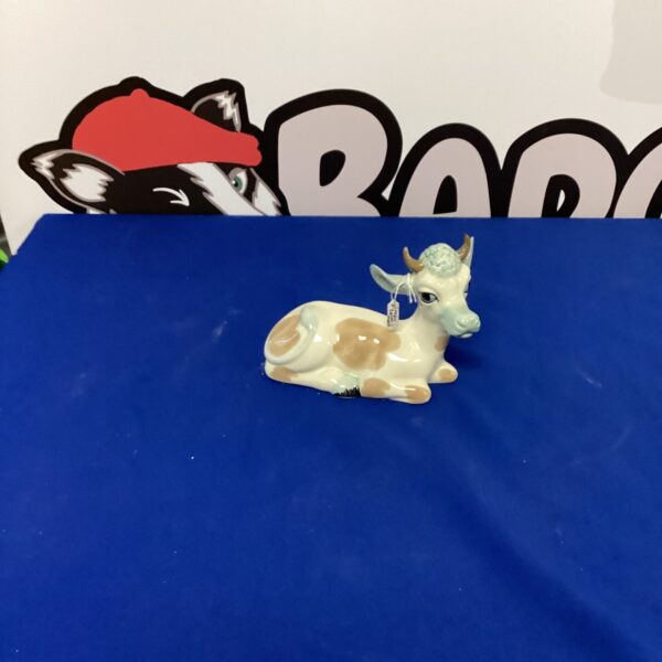 Vintage Studio Zeiler porcelain cow figurine, detailed and charming.