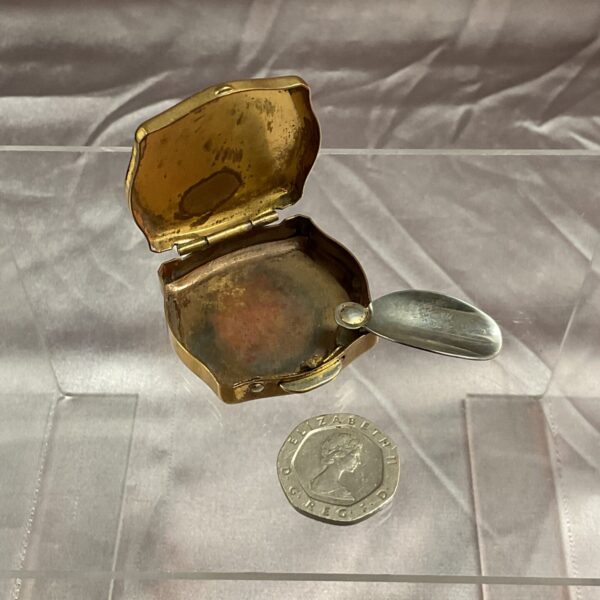 Open vintage Stratton handbag ashtray showing interior and spoon.