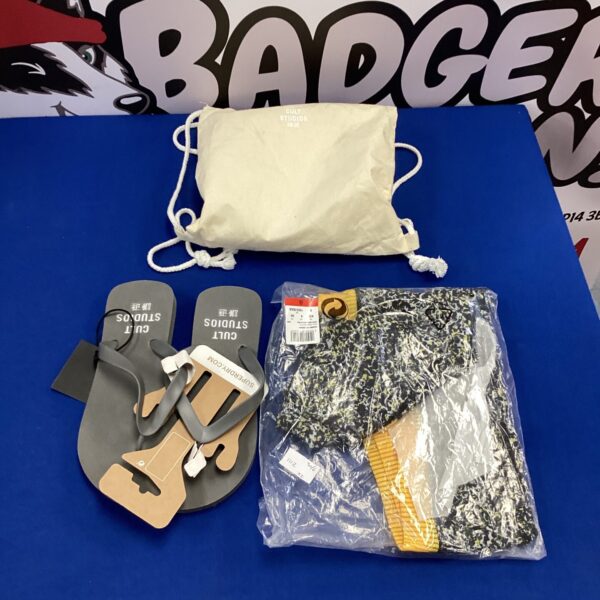 Superdry flip flops, leggings and bag set in size 6 and XS.