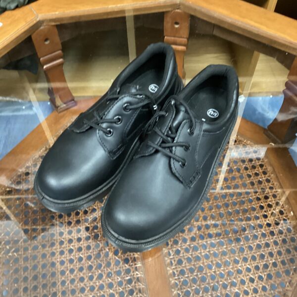 New size 8 antistatic safety shoes for industrial use.