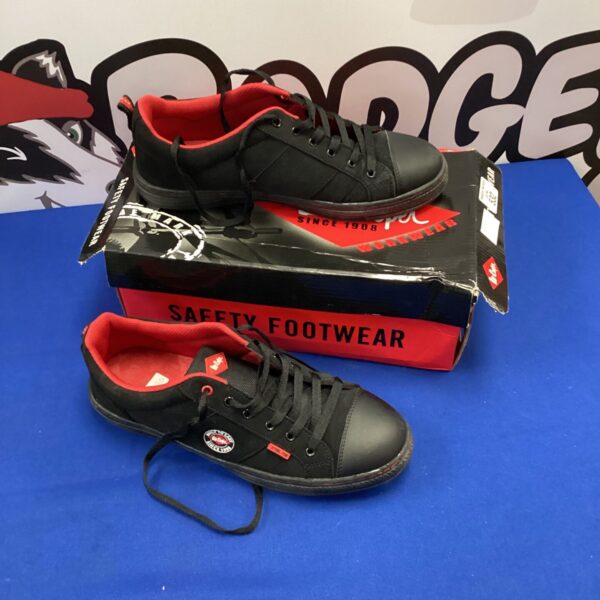 New Lee Cooper size 9 safety trainers for work.