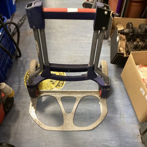 Vintage Golding metal workshop trolley with diamond platform.