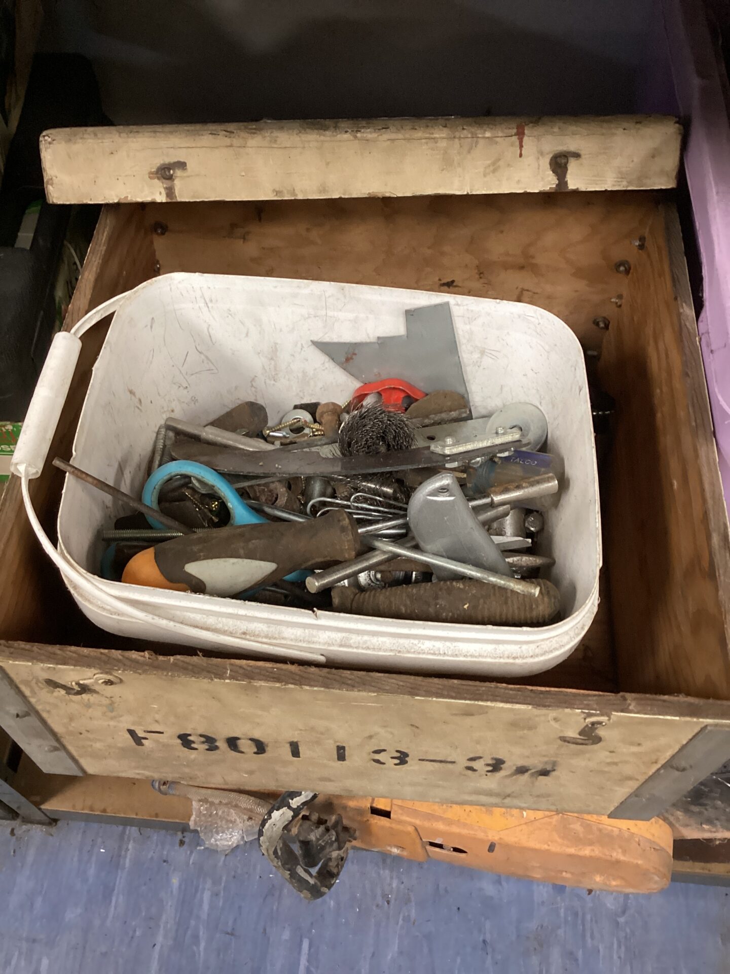1000 Box of mixed tools