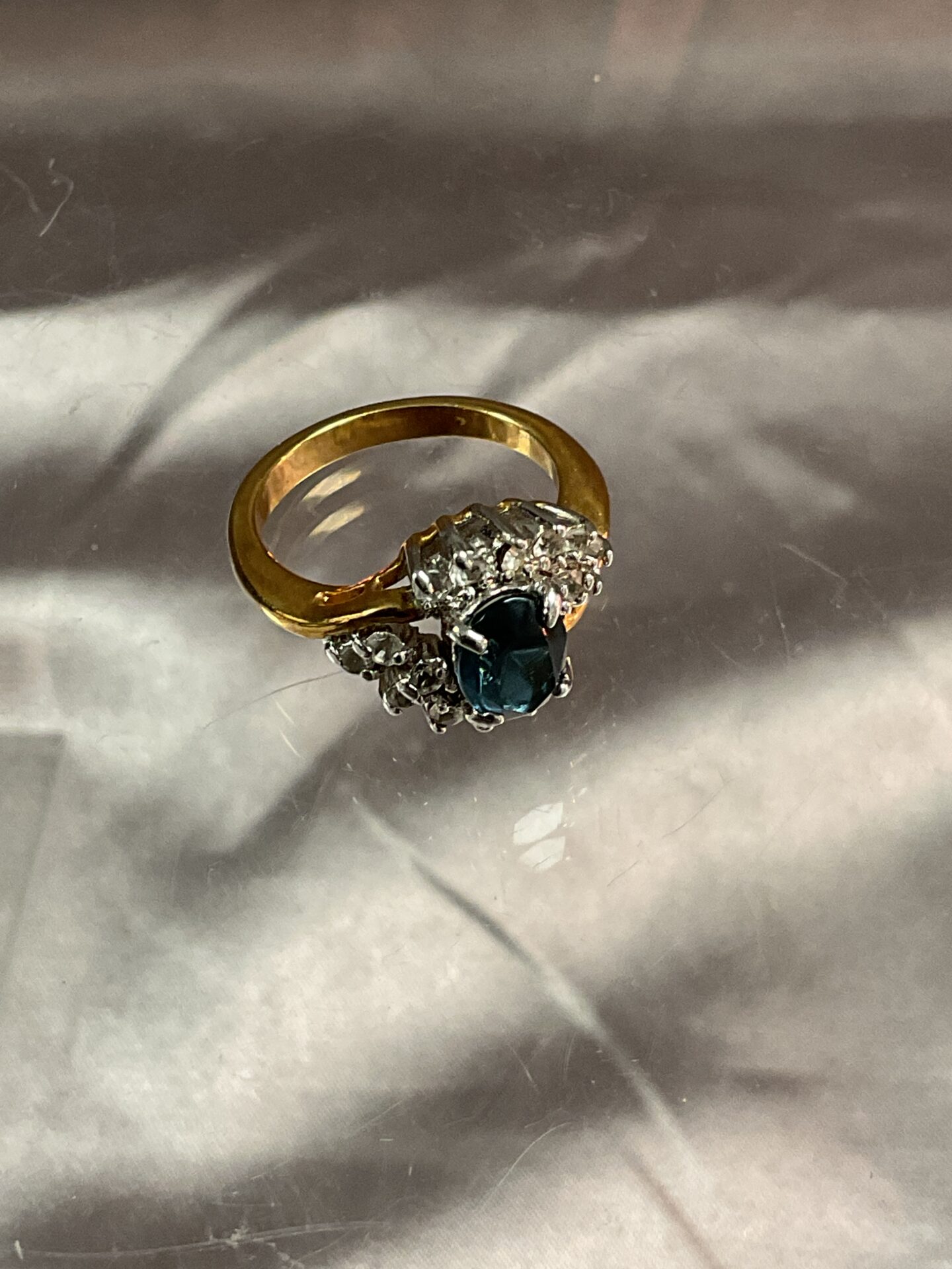 890 Sapphire Set Yellow Metal Ring Size L