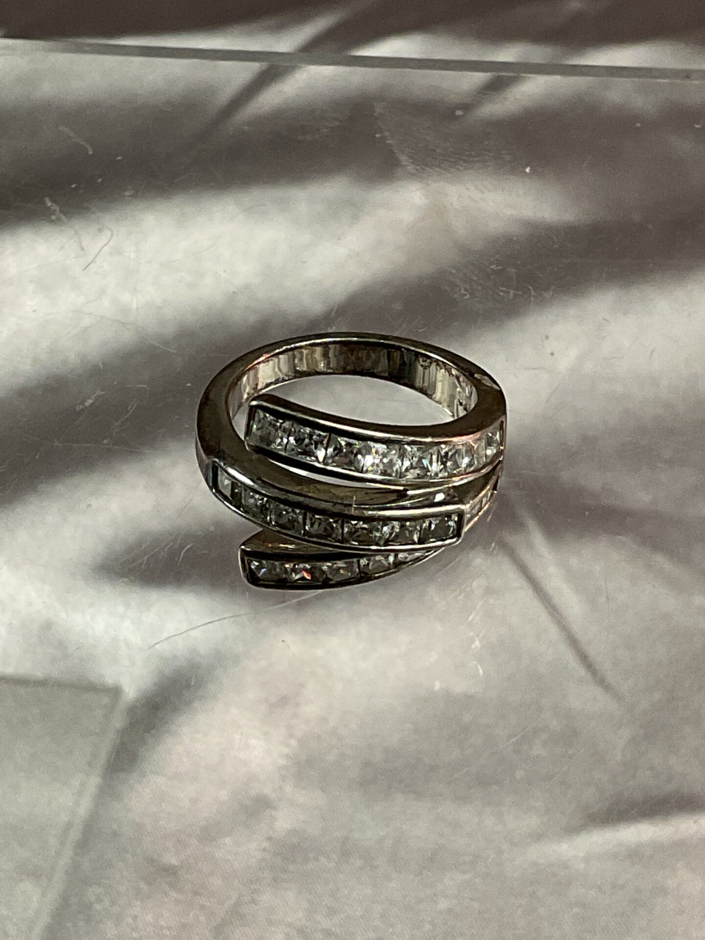 892 Whitemetal and White stone ring Size N