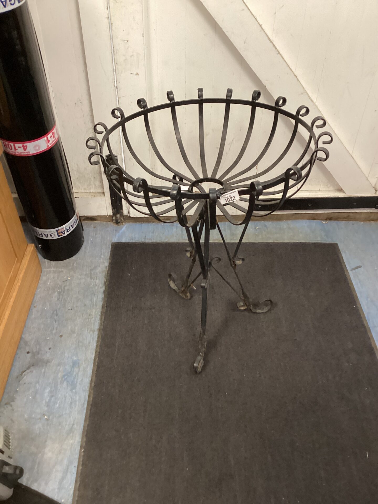 1022 Metal Flower Basket on Stand